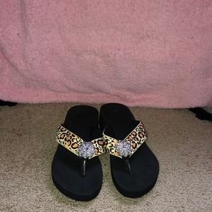 GREETINGS.I am selling a cute pair of flops for girls size3 summer coming soon🤩